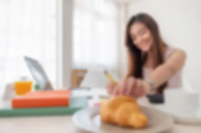 Penting untuk menyiapkan stok makanan dan minuman agar nyaman selama menjalani work from home WFH  