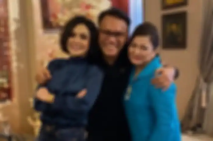 Henry Siahaan bersama Yuni Shara dan Nur Afni Octavia