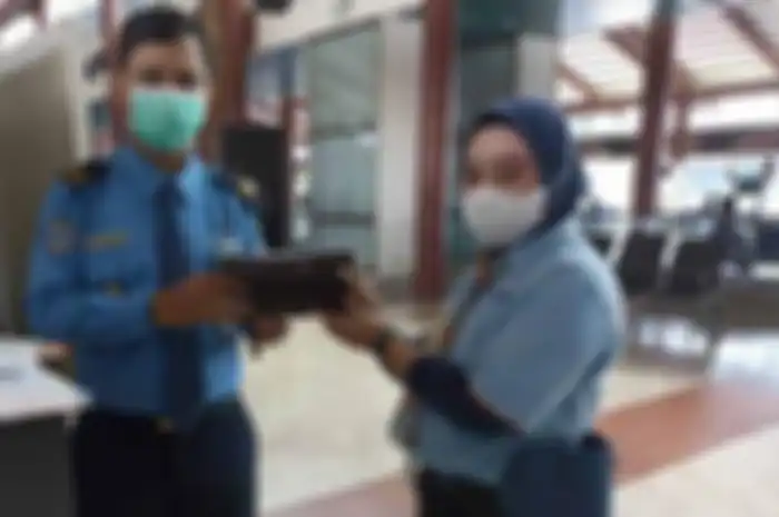 Halimah, petugas Cleaning Service Bandara Naik Jabatan Usai Jujur Kembalikan Dompet dan Cek Rp 35 M 