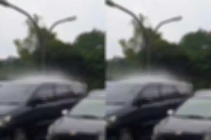 Viral hujan hanya guyur satu buah mobil di parkiran.