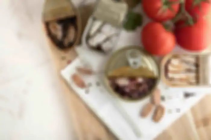 Makanan kalengan biasanya mengandung natrium atau garam tinggi.