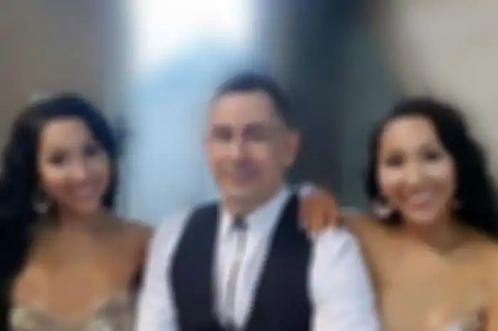 Anna dan Lucy, wanita kembar identik yang rela berbagi suami