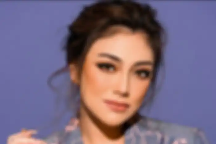 Celine Evangelista jajal dunia komedi pasca cerai dari Stefan William