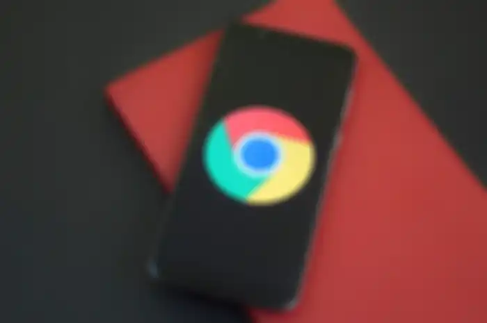 Tema dari Google Chrome bisa kita ubah menjadi tema gelap.