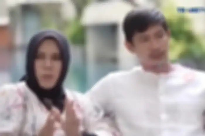 Rohimah Alli bersama kekasih barunya dalam live Rumpi TransTV