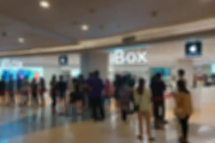 Antrean pre-order iPhone 13 di iBox MKG, 12 November