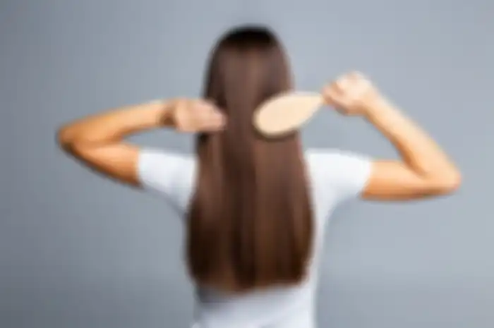 Kandungan melanin memengaruhi warna rambut seseorang.