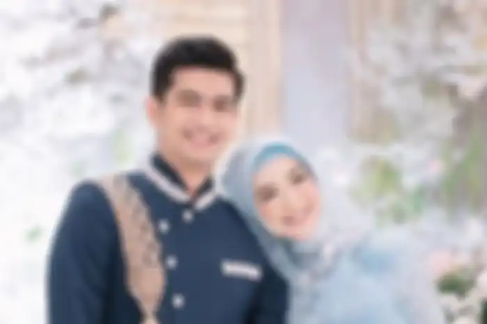Ria Ricis dan Teuku Ryan buat giveaway souvenir logam mulia untuk subscribers.