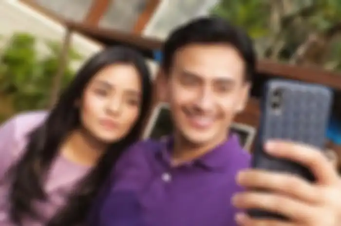 Beda keyakinan tak lantas membuat pasangan Gita Sinaga dan Habibi Hood menyerah begitu saja, begini kisah cinta mereka.