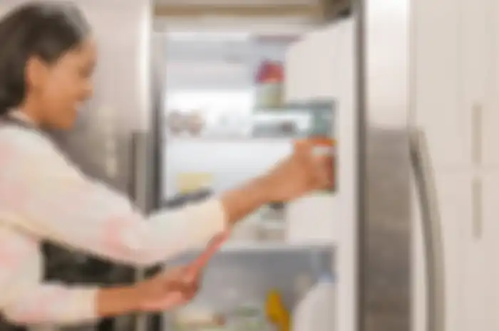 Membersihkan kulkas bisa semudah ini menggunakan baking soda