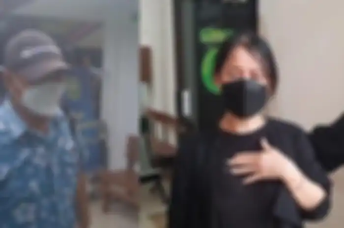 Valencya (kanan) dituntut 1 tahun penjara karena diduga telah melakukan KDRT dan pengusiran kepada suaminya (kiri) yang dianggap sering mabuk-mabukan.