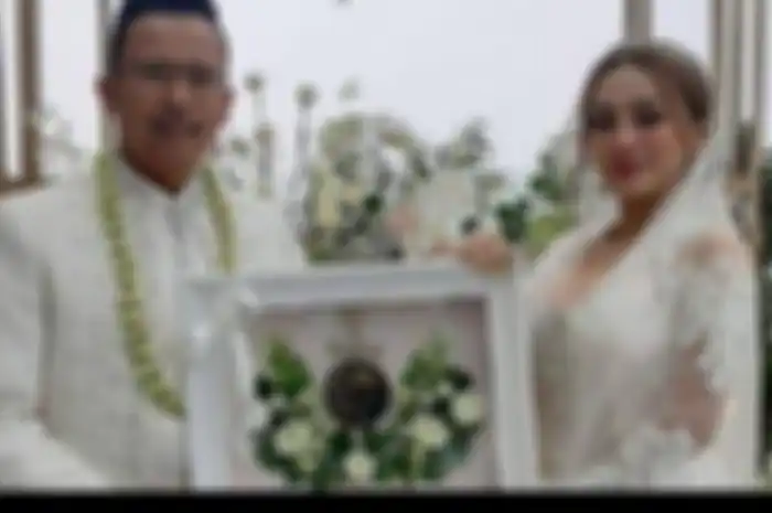 Momen pernikahan Cupi Cupita dan Bintang Hari Bagus yang digelar di Bandung, Jumat (19/11/2021)
