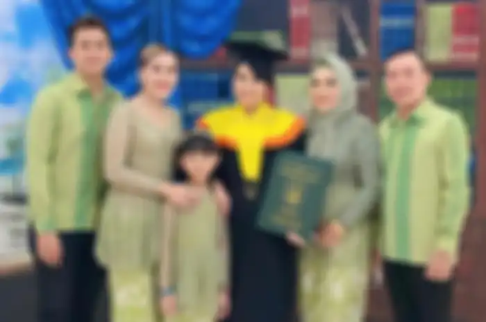 Intip keseruan keluarga Ayu Ting Ting gelar syukuran wisuda untuk Syifa dengan usung konsep adat Betawi