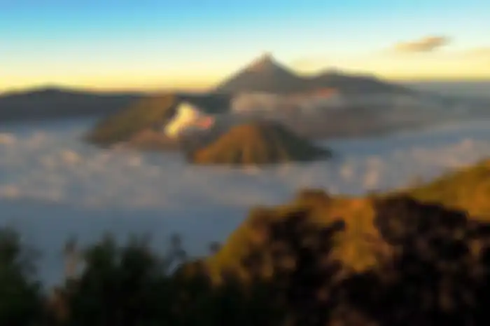 Pegunungan Semeru, legenda asal mula pulau Jawa dalam Kitab Tantu Pagelaran.