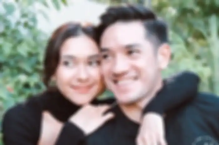 Nana Mirdad dan Andrew White