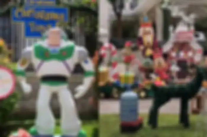 Hiasan natal di rumah-rumah di Surabaya