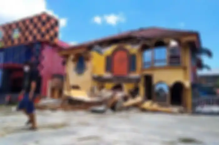 Rumah gedongan di Jalan Rama, Banjarmasin Timur, Kalimantan Selatan, ambruk.