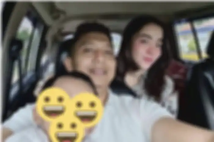 Sekalipun minim informasi, ada saja netizen yang berhasil mendapatkan foto yang diduga suami Anggiat Pasaribu. 
