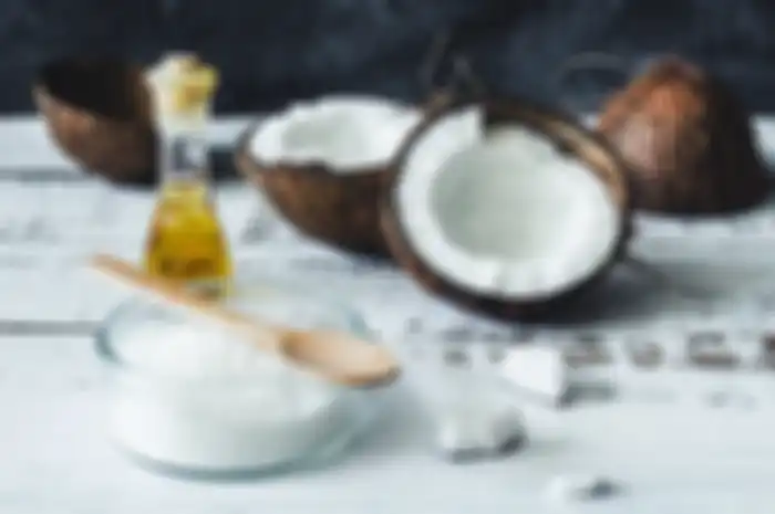 Minyak kelapa bisa membuat kulit wajah glowing