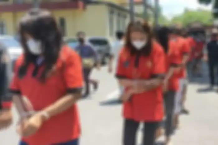 Komplotan pencuri asal Jakarta saat jumpa pers di Poldasu NTB, para pelaku melakukan aksinya saat perhelatan Word Superbike di Sirkuit Mandalika