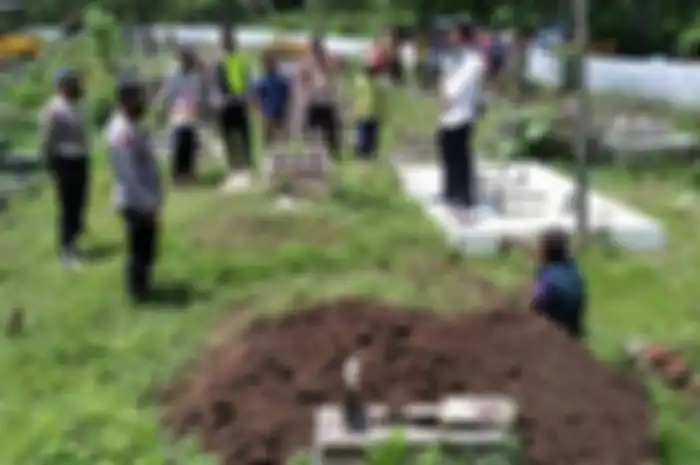Suami di Ponorogo, Jawa Timur nekat sudah dua kali membongkar makam mendiang istrinya yang telah meninggal selama 25 hari.