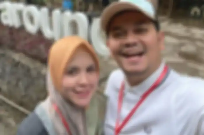Indra Bekti dan sang istri.