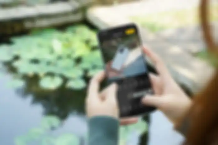 Ilustrasi membuat vlog pakai hape