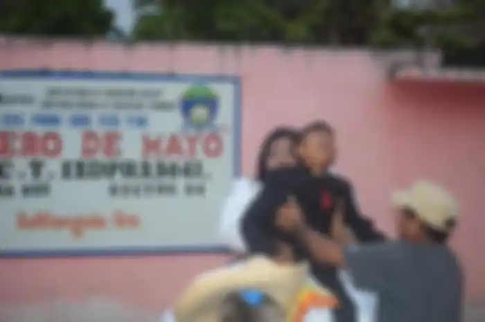 Foto pernikahan viral wanita yang dituding menikahi bocah di bawah umur
