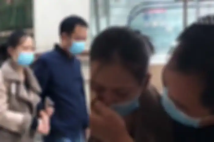 Kisah Chen Zhenfeng yang setia mendampingi dan merawat mantan istrinya, Xie Hongxia.