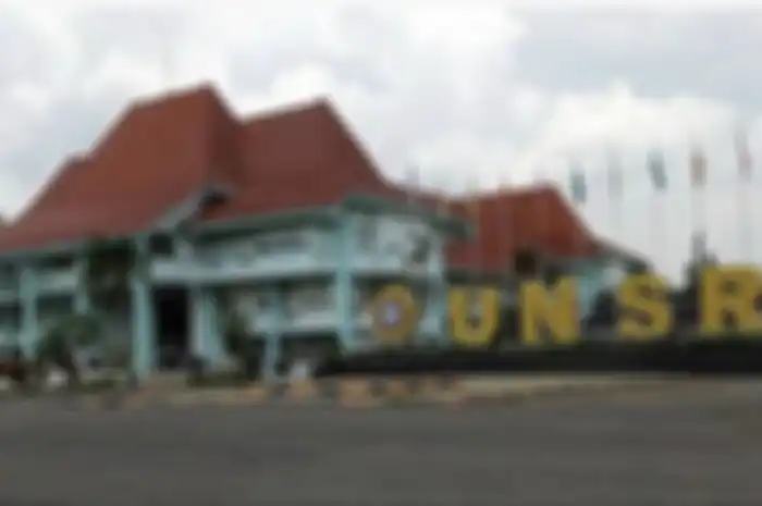 Dari foto olah TKP aksi bejat dosen Unsri yang beredar, mahasiswi DR lebih banyak menyembunyikan wajahnya. 