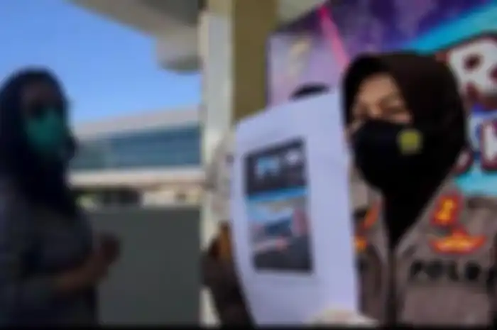 screenshot video eksibionis yang dilakukan Siskaeee di bandara YIA dan bukti pengangkapan Siskaee