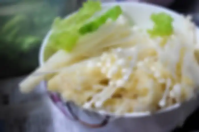 Jamur enoki merupakan sumber vitamin B yang baik bagi tubuh.