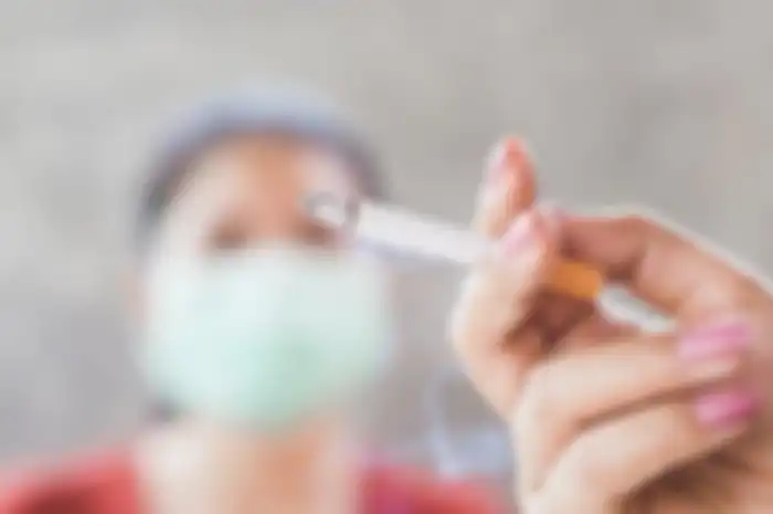 Menghilangkan bau asap rokok di dalam rumah.