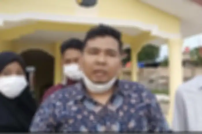 Pengacara korban pemerkosaan di Rokan Hulu, Riau. Intimidasi hingga lontaran kata tak pantas yang dialami keluarga korban pemerkosaan di Rokan Hulu terjadi pada 21 November 2021. Videonya viral.