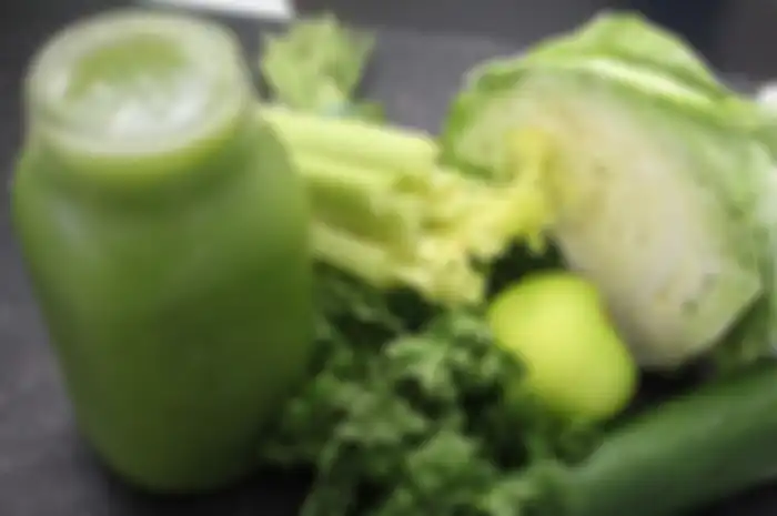 Membuat jus kubis dengan beberapa tanbahan bisa bantu untuk menurunkan berat badan
