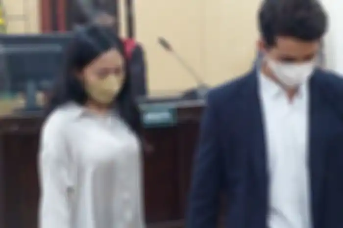 Rachel Vennya dan Salim Nauderer di persidangan