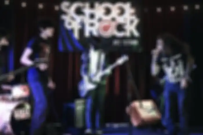 Blythe memberikan pendidikan 'keras' buat para murid di School of Rock Doylestown di Amerika Serikat