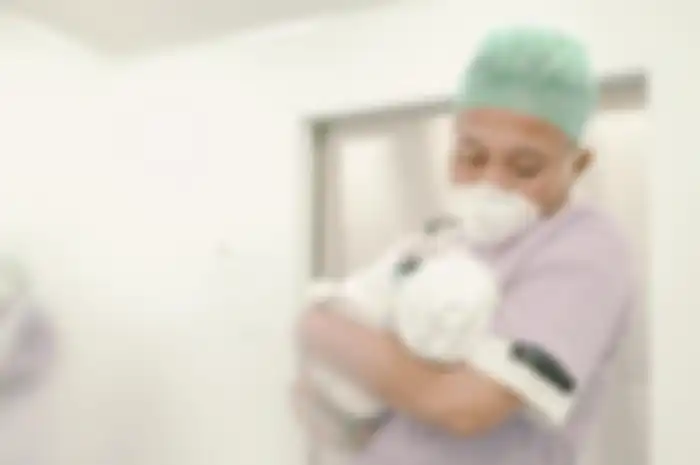 Nathalie Holscher melahirkan anak pertamanya dengan Sule