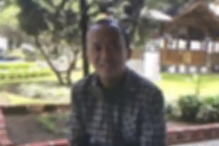 Foto kondisi terkini Herry Wirawan ditunjukkan langsung oleh Karutan Bandung Riko Stiven. Ayah korban mengaku terus ditelepon Herry.