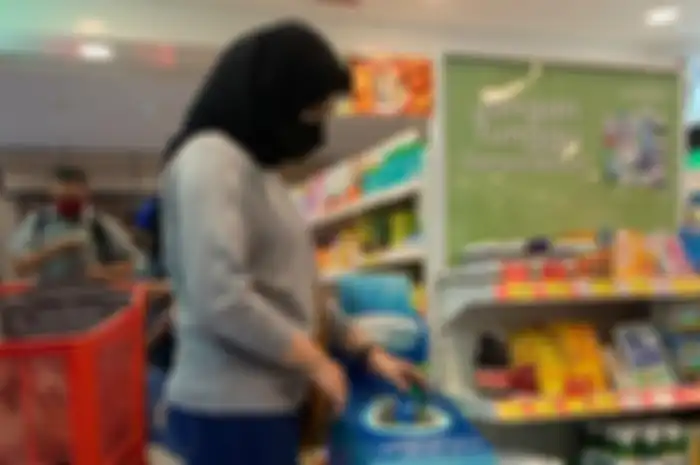 Menukarbotol plastik bekas minyak ikan untuk hasilnya menjaga lautan kita tetap bersih. 