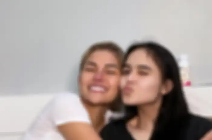 Nikita Mirzani meratapi kepergian Laura Anna yang begitu cepat. Nikita sempat syok melihat foto terakhir yang menjadi profil WA milik Laura.