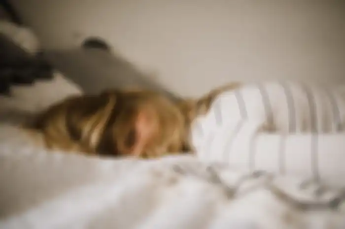 Tidur dengan lampu menyala