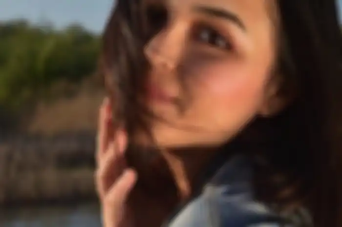 Edèlenyi Laura atau Laura Anna.