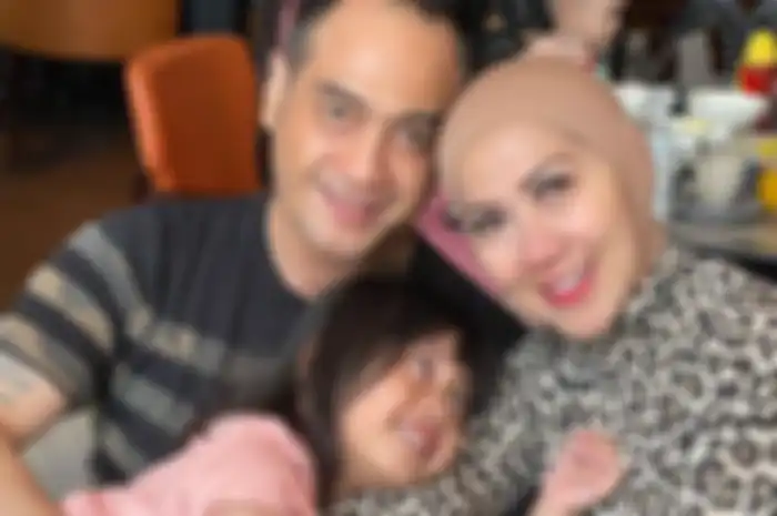 Kedekatan anak sambung Venna Melinda, Vania Athabina, dengan Ferry Irawan