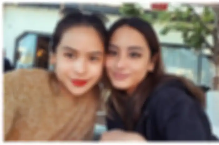 Maud Ayunda dan sang adik, Amanda Khairunnisa.