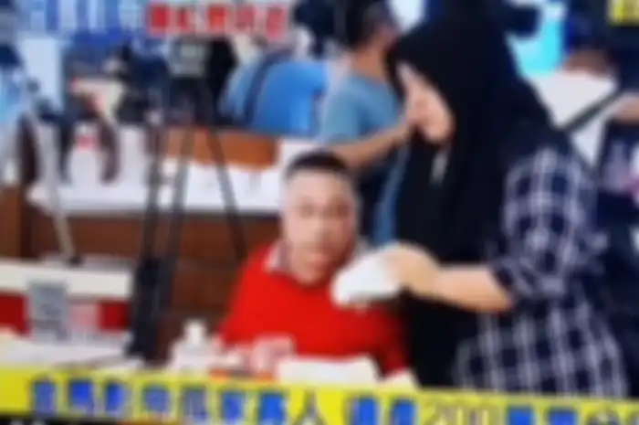 TKW asal Indonesia, Yuli saat tengah menemani mantan aktor Taiwan Chen Sung Young. Yuli dikabarkan menerima warisan senilai miliaran rupiah dari mendiang Chen Sung Young.