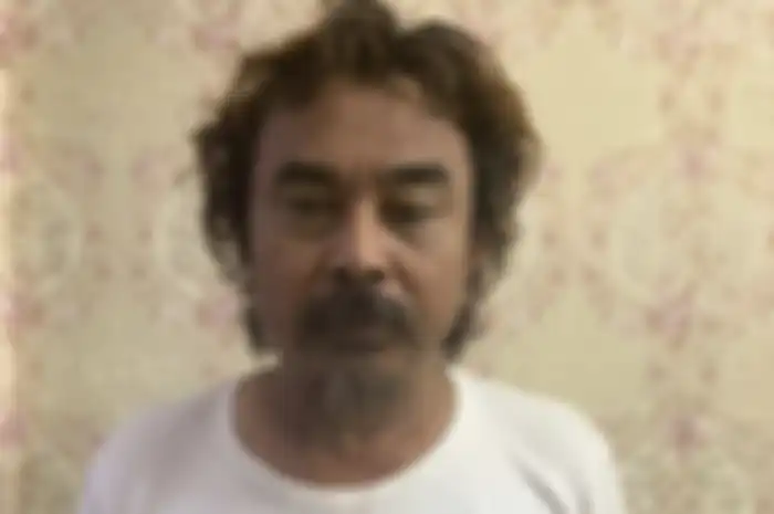 Foto tampang Hendrianto yang nekat mencabuli seorang perawat itu disebarkan di media sosial. Modus pelaku cabuli perawat diungkap.