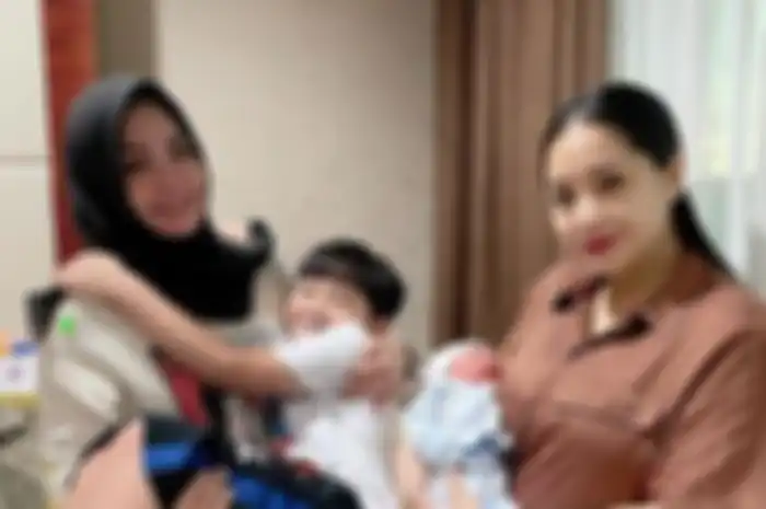Rieta Amilia, Rafathar, Nagita Slavina, dan baby Rayyanza