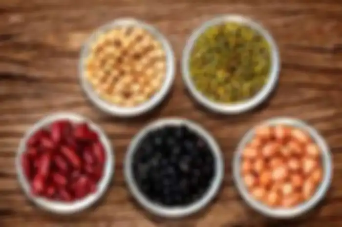 Aneka jenis kacang-kacangan. 