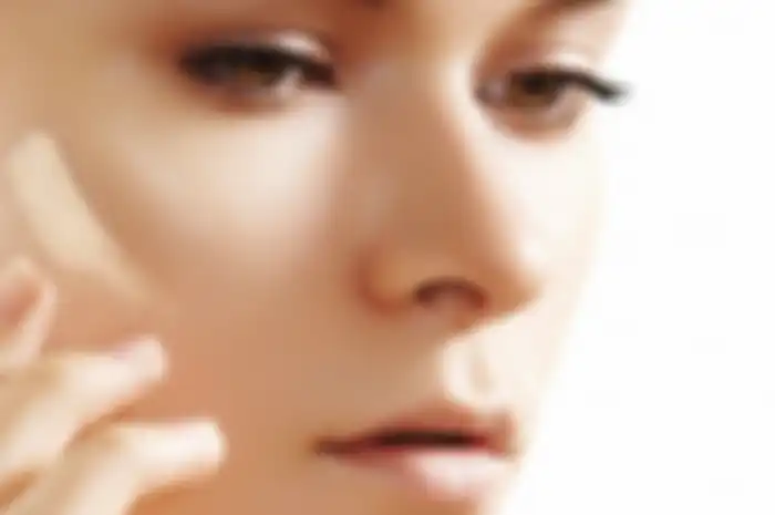 ilustrasi menggunakan bb cream